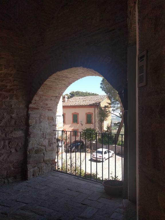 Casa Ghibellina Lägenhet Castelbellino Exteriör bild